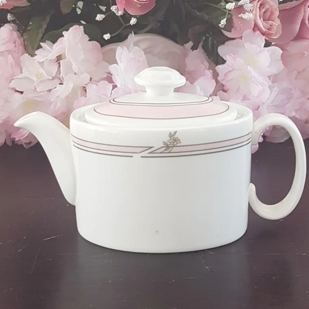 Royal Doulton Bone China Teapot for One - Holds 1.5 cups